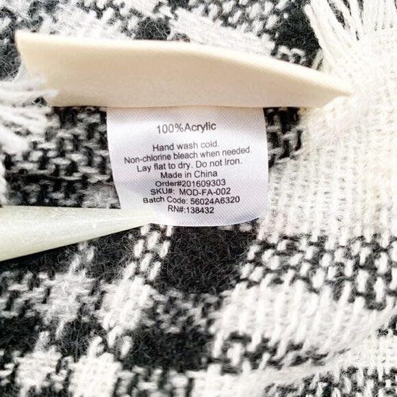 ModCloth black white plaid eyelash fringe blanket scarf - Picture 3 of 6
